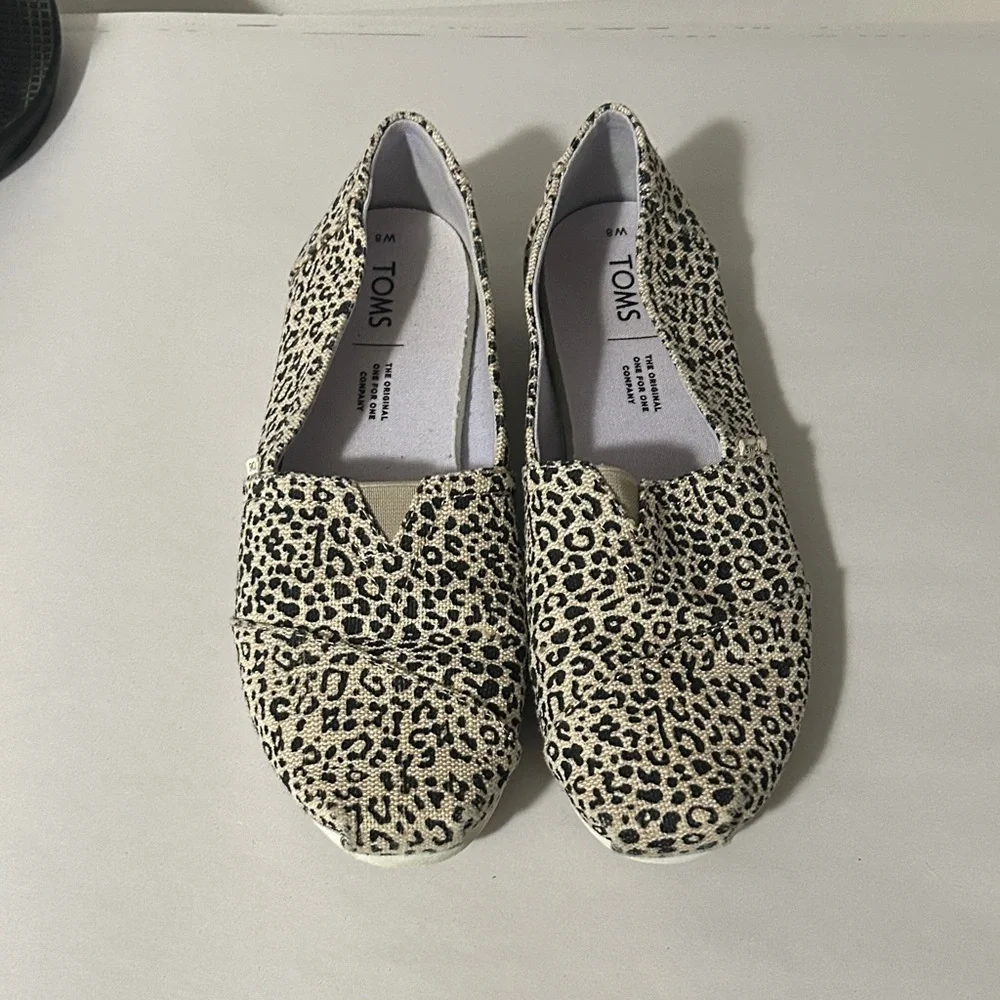 TOMS Animal Print Canvas Slip-Ons ladies size 8‎